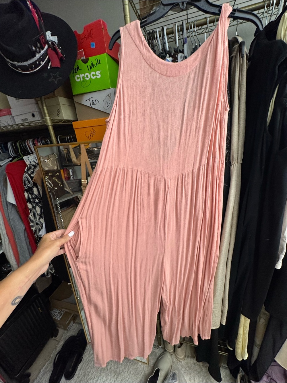 Relaxed Pink Sleeveless Wide-Leg Jumpsuit - Picture 2 of 6